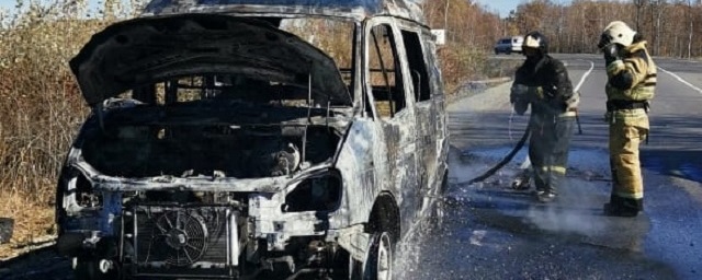 На въезде в Биробиджан на дороге сгорела «ГАЗель», пострадавших нет